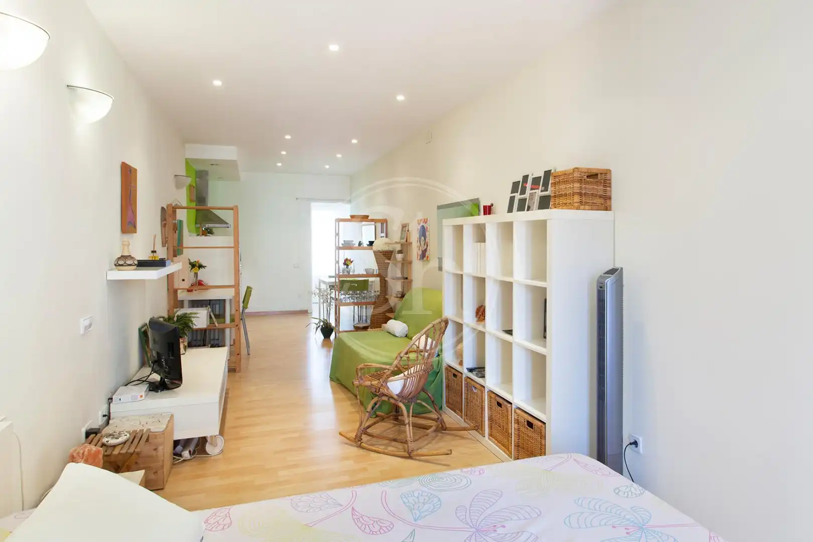 Wohnzimmer von Loft zum Verkauf in Barcelona mit Parkett und Balkon