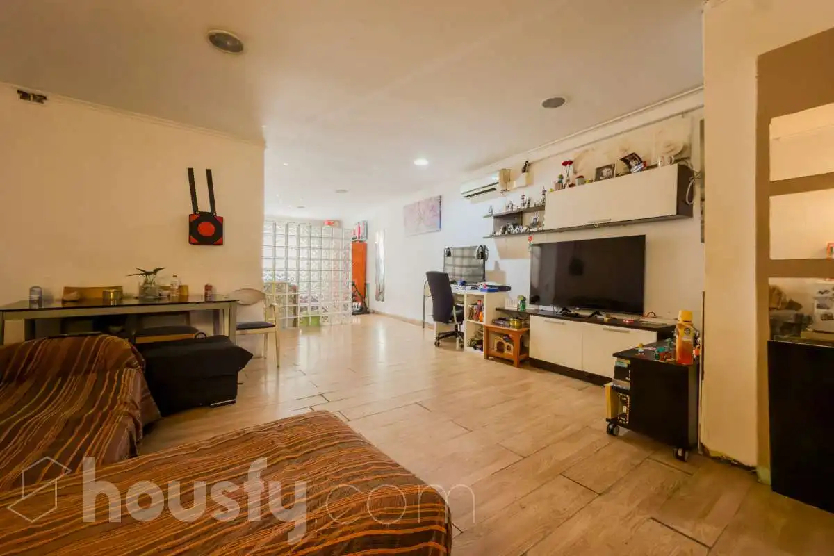 Sala d'estar de Pis en venda en Badalona amb Aire condicionat i Moblat