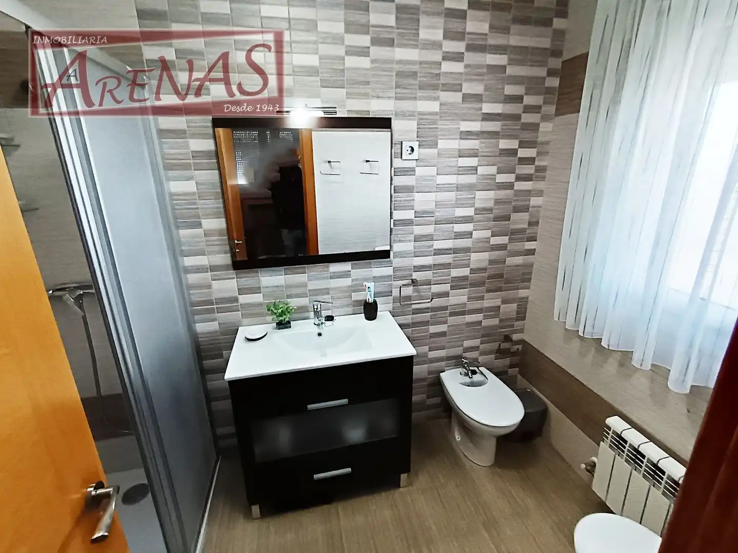 Baño de Piso en venta en Laredo con Calefacción, Jardín privado y Parquet