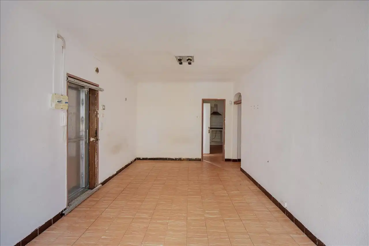 Wohnzimmer von Wohnung zum Verkauf in Salt mit Terrasse