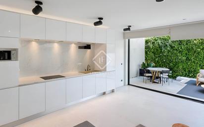 Kitchen of Flat for sale in  Barcelona Capital  with Air Conditioner, Terrace and Swimming Pool