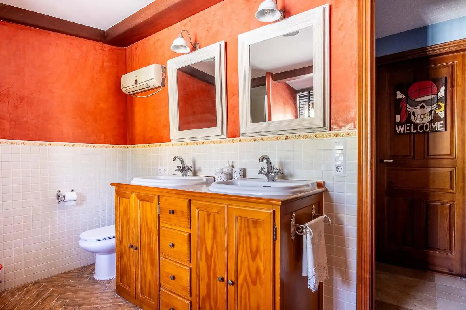 Baño de Casa adosada en venta en Almensilla con Aire acondicionado, Calefacción y Jardín privado