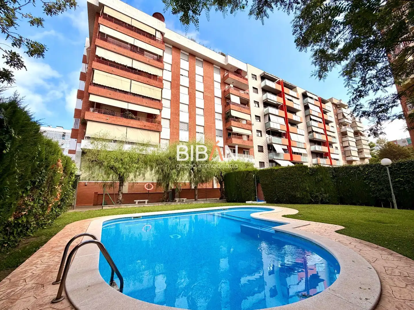 Pis amb piscina en venda a Catalunya