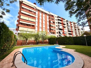 Pis amb piscina en venda a Catalunya