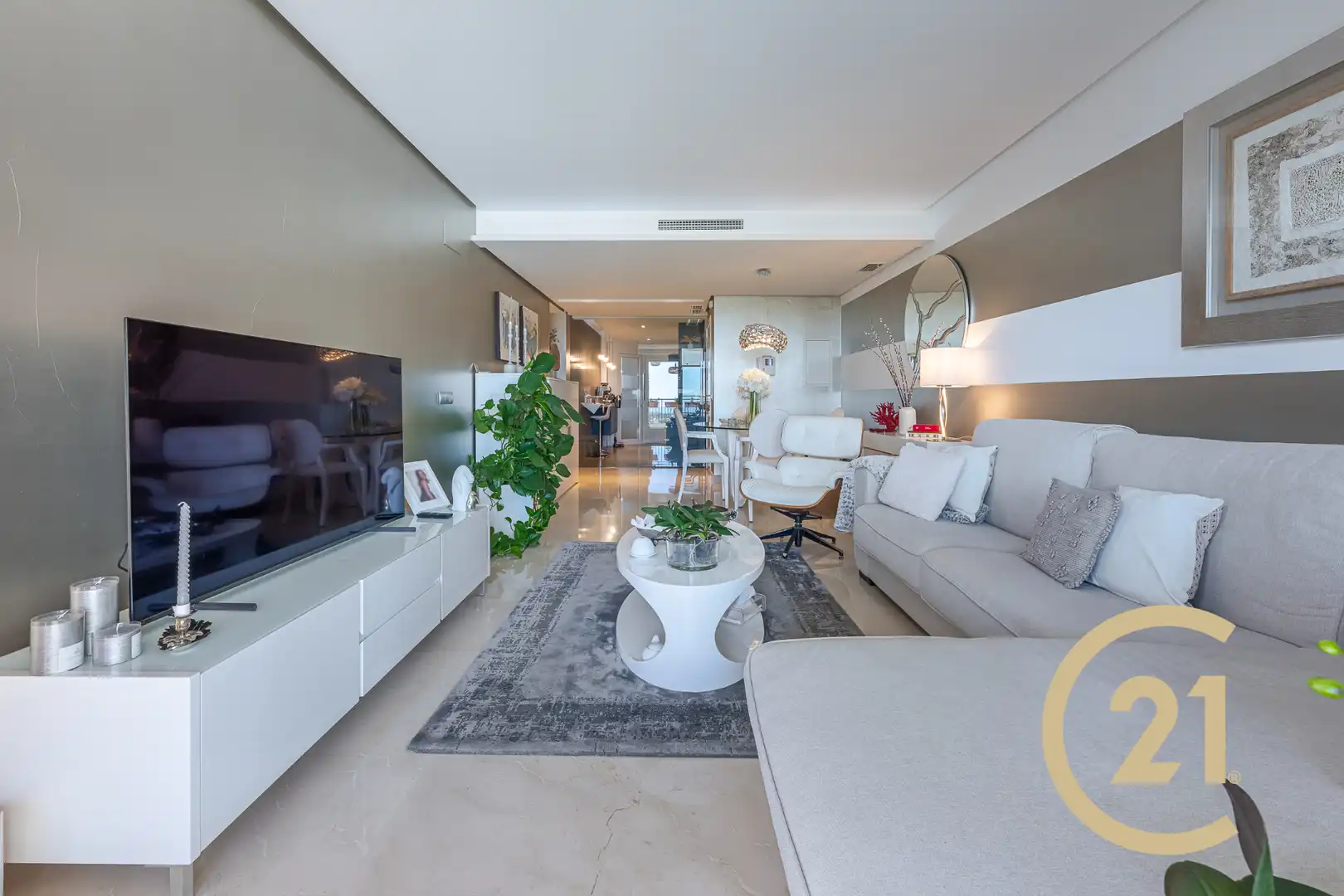 Sala de estar de Ático en venta en Benahavís con Aire acondicionado, Calefacción y Terraza