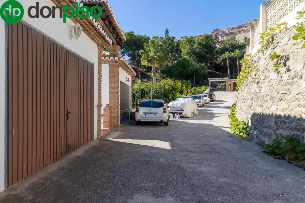 Exterior view of Houses for sale in Almuñécar  with Air Conditioner, Heating and Private garden