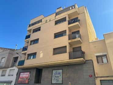 Pis amb balcó en venda a Zona Hospital