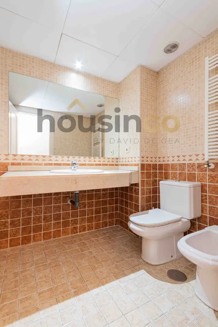 Badezimmer von Wohnung zur Miete in Madrid mit Klimaanlage, Heizung und Abstellraum