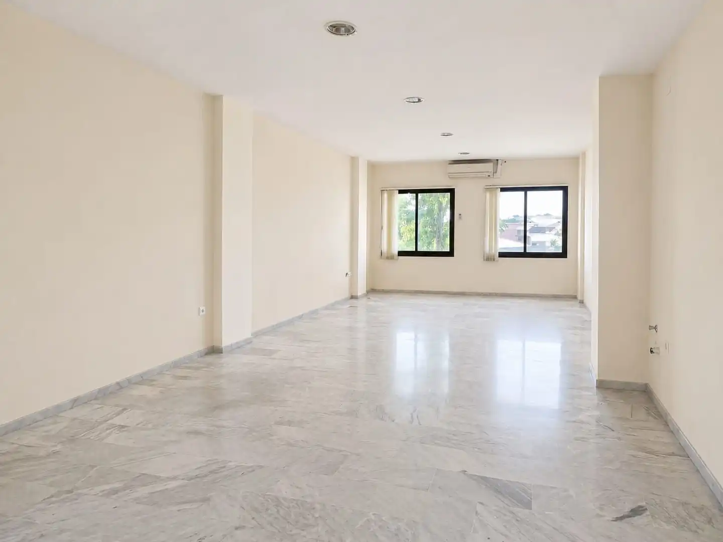 Büro zum Verkauf in Bormujos