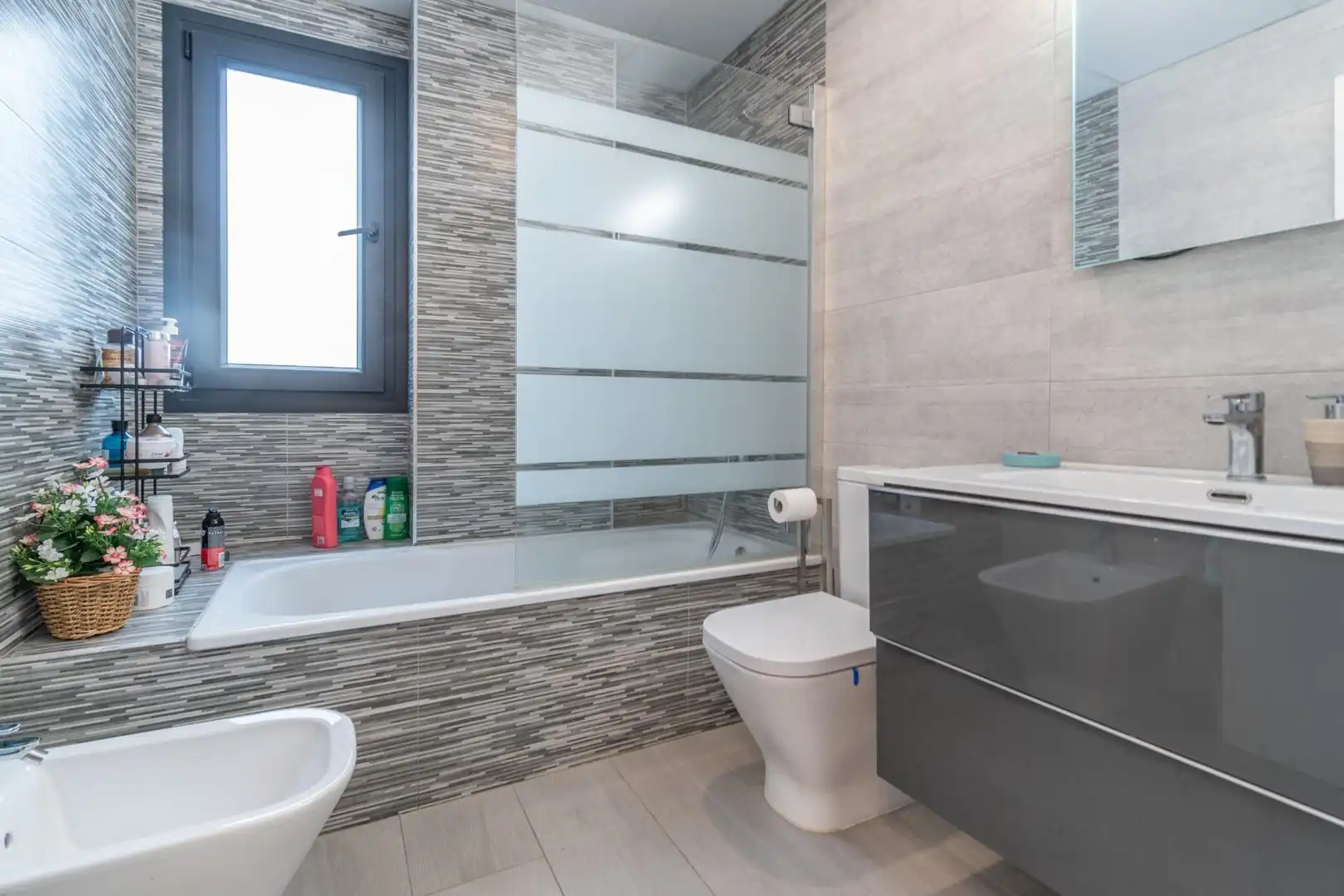Badezimmer von Wohnung zum Verkauf in Armilla