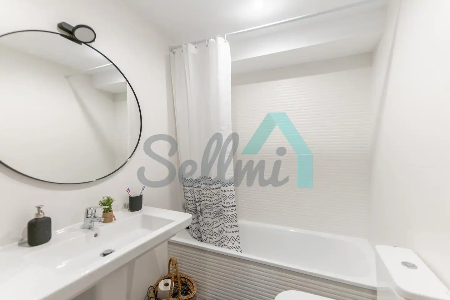 Baño de Piso de alquiler en Gijón  con Calefacción y Amueblado