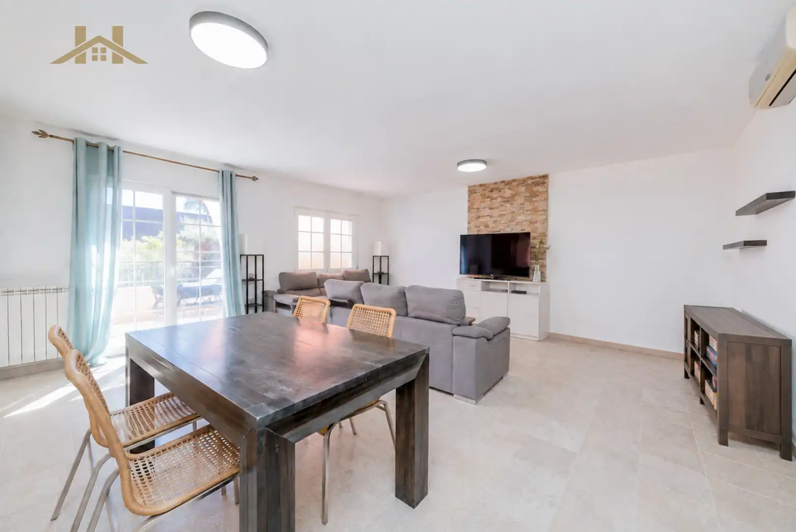 Living room of Houses for sale in Valdemoro  with Air Conditioner, Heating and Parquet flooring