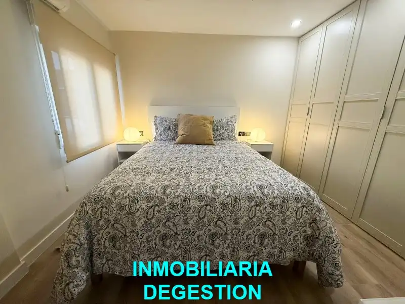 Dormitori de Pis de lloguer en Linares amb Aire condicionat, Calefacció i Terrassa