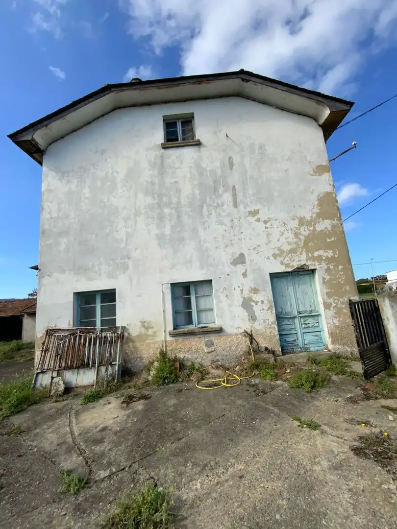 Vista exterior de Casa o xalet en venda en Valdés - Luarca amb Terrassa i Piscina