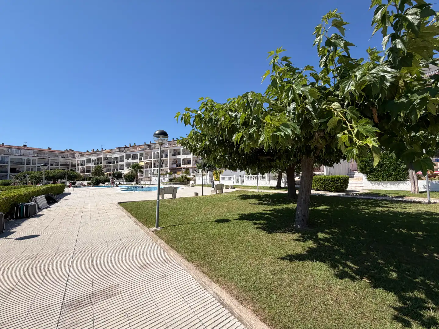 Vista exterior de Apartament en venda en Empuriabrava amb Aire condicionat, Terrassa i Moblat