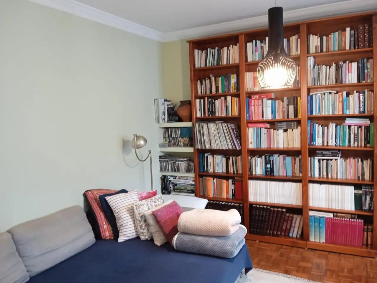 Sala d'estar de Pis en venda en Santiago de Compostela  amb Calefacció