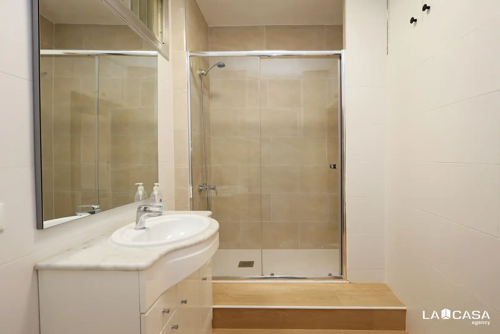 Baño de Piso en venta en Barcelona con Balcón
