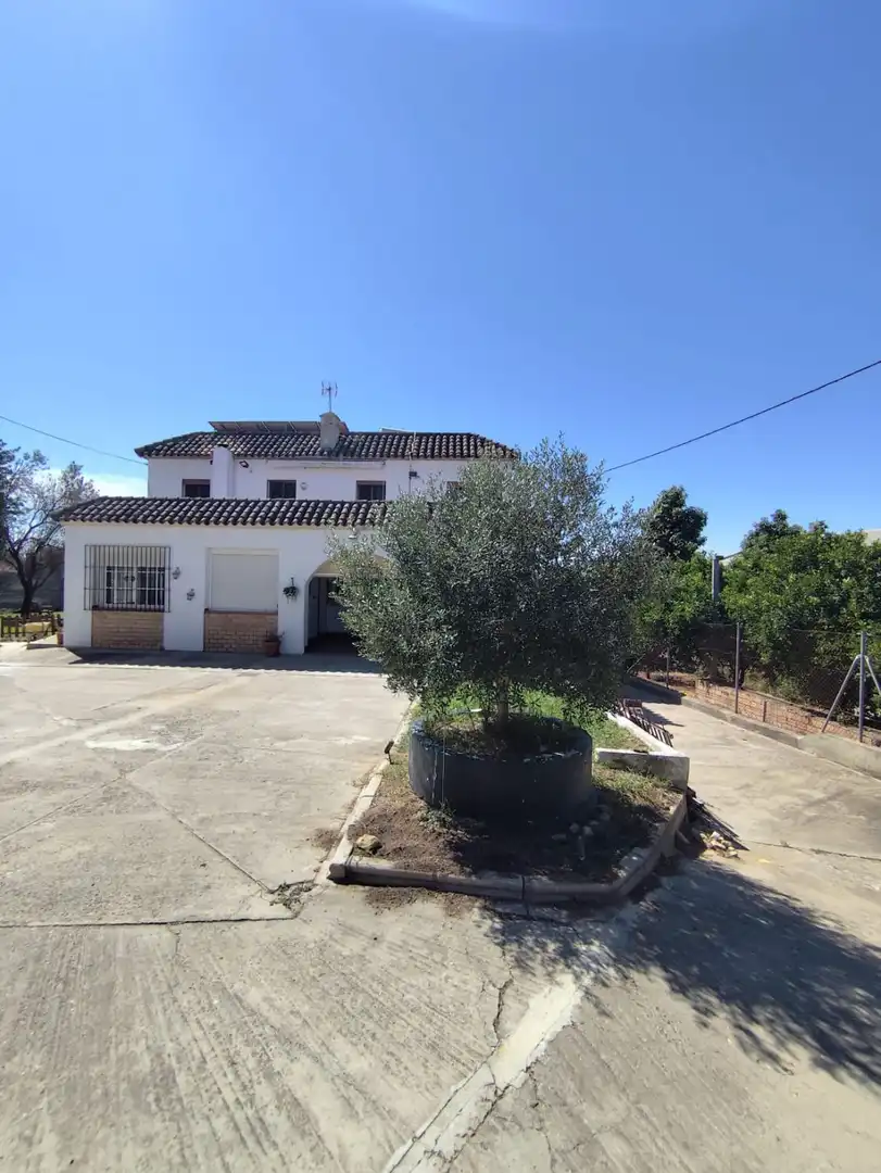 Vista exterior de Casa o xalet en venda en Arcos de la Frontera amb Terrassa