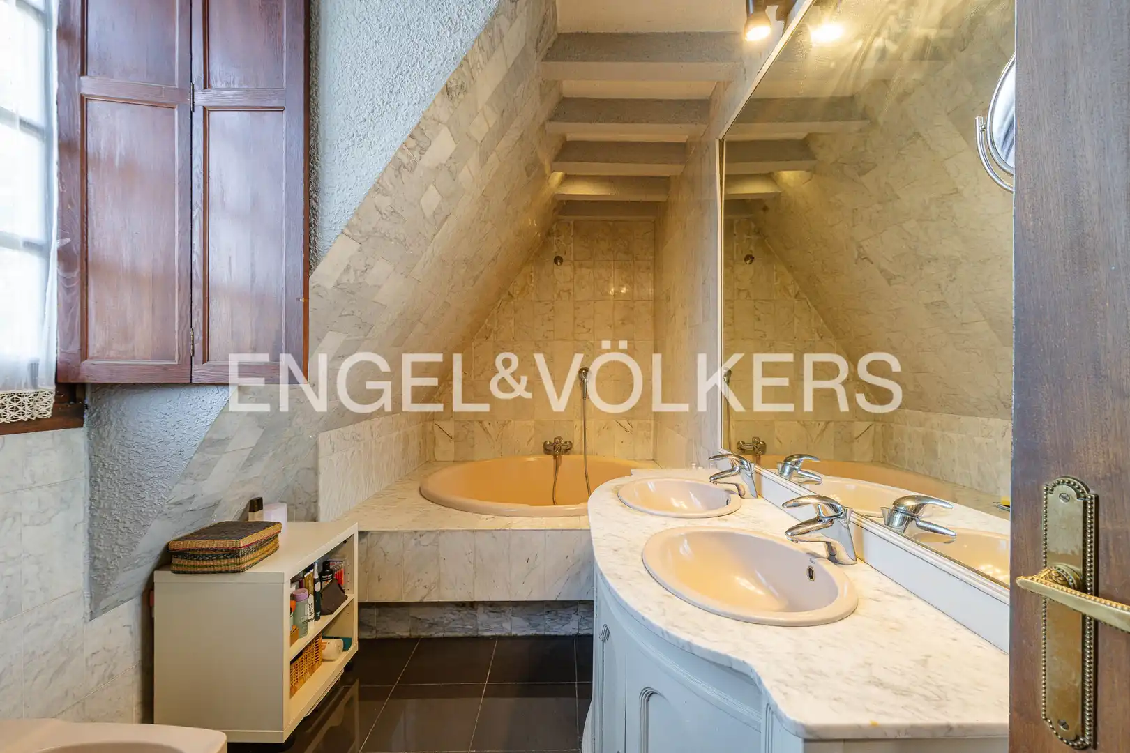 Baño de Casa o chalet en venta en Pozuelo de Alarcón con Calefacción, Jardín privado y Piscina