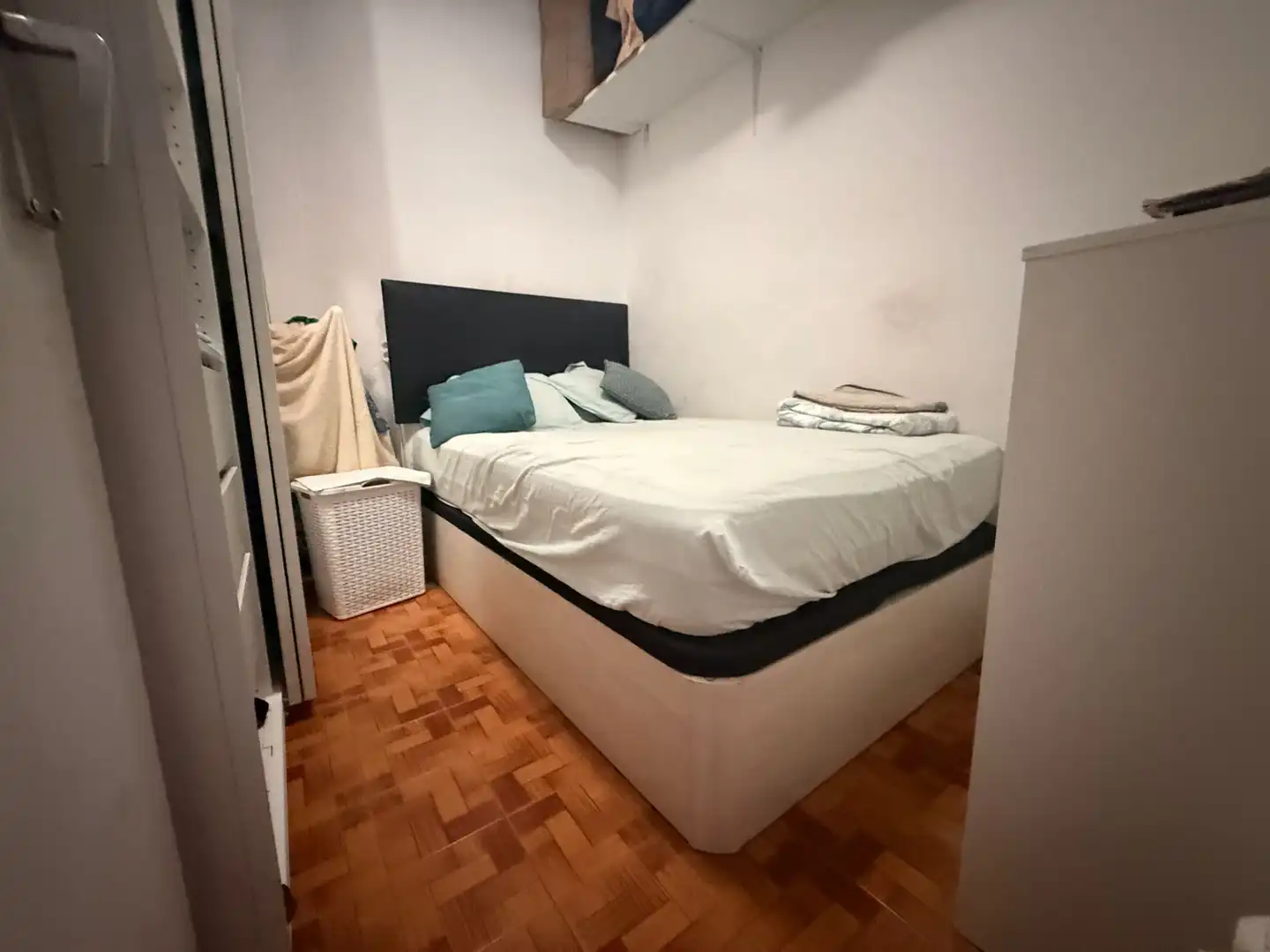 Schlafzimmer von Wohnung zum Verkauf in L'Hospitalet de Llobregat mit Klimaanlage, Parkett und Balkon