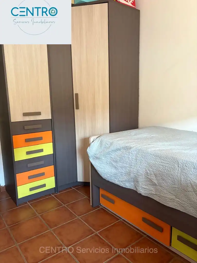Habitación de Casa adosada en venta en Algeciras con Amueblado