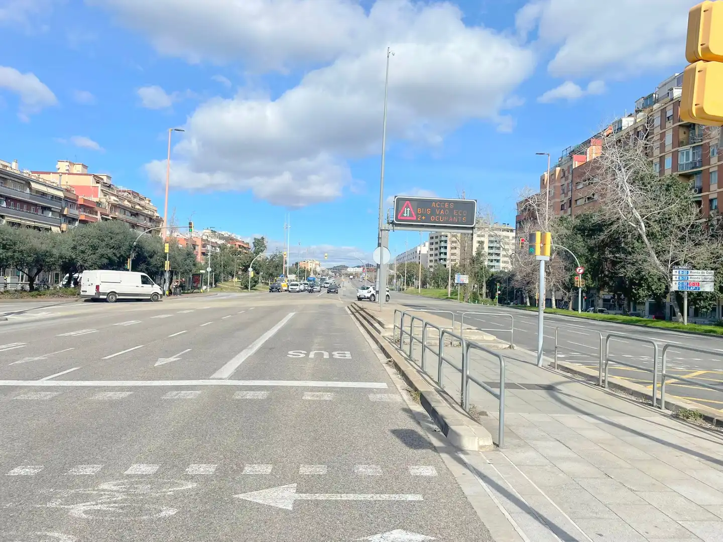Außenansicht von Wohnung zum Verkauf in Barcelona mit Ofen