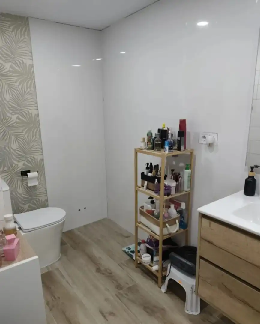 Badezimmer von Wohnung zum Verkauf in Torelló mit Balkon