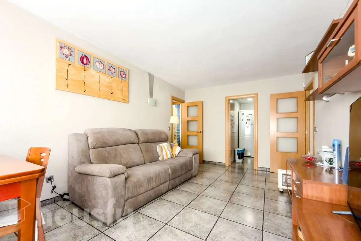 Sala de estar de Piso en venta en Sant Adrià de Besòs con Amueblado y Balcón