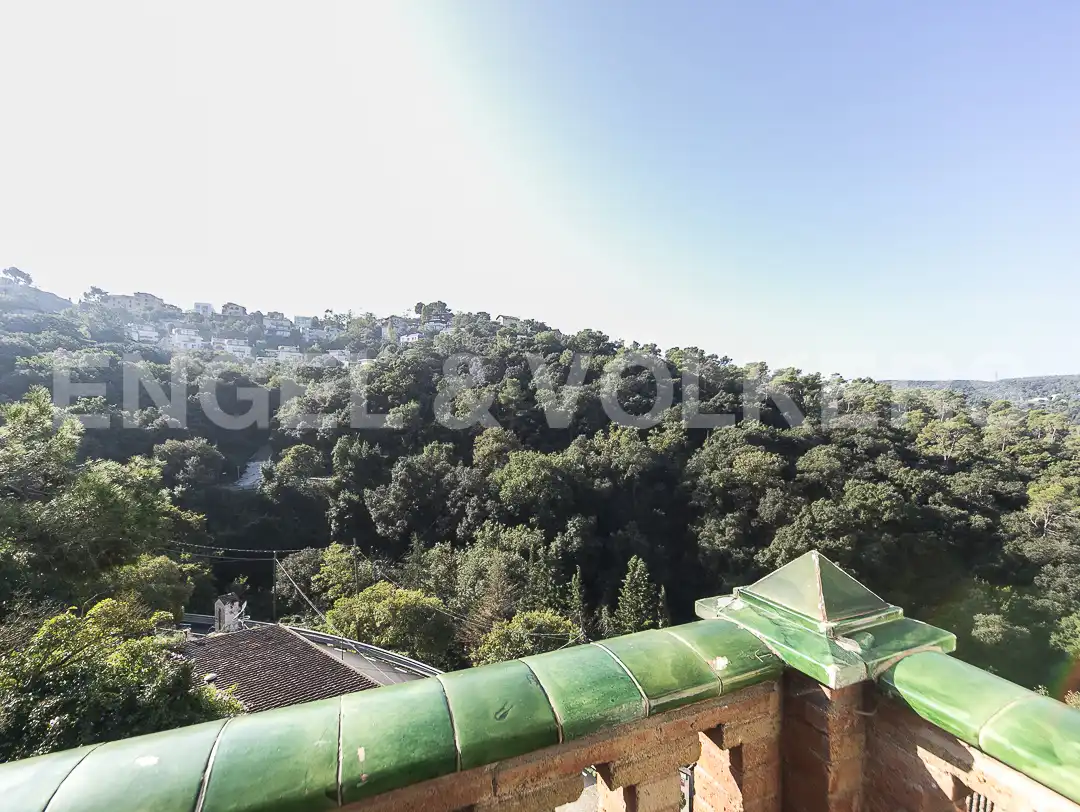 Außenansicht von Haus oder Chalet zum Verkauf in Barcelona mit Heizung, Terrasse und Abstellraum