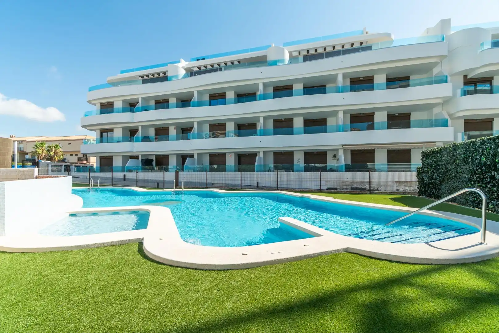 Vista exterior de Apartament en venda en Orihuela amb Calefacció, Jardí privat i Terrassa