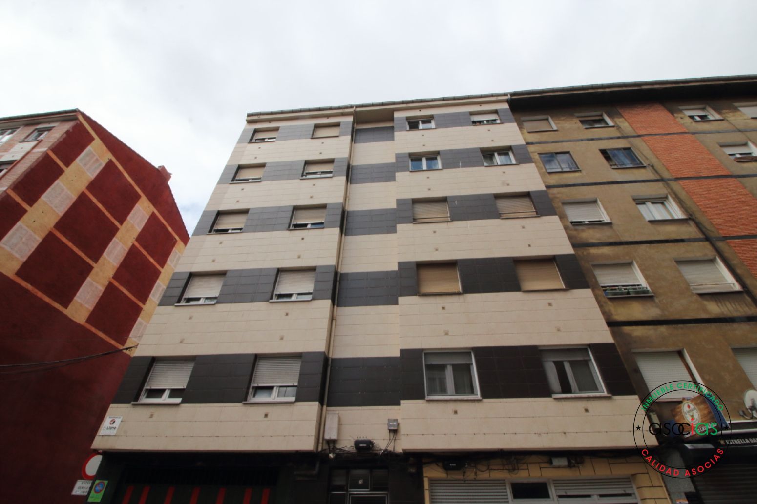 Vista exterior de Pis en venda en Gijón  amb Calefacció i Traster