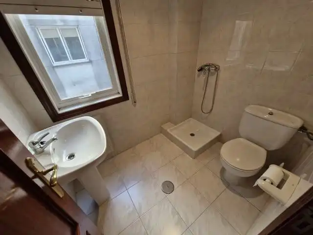 Bathroom of Flat for rent in Ames  with Heating
