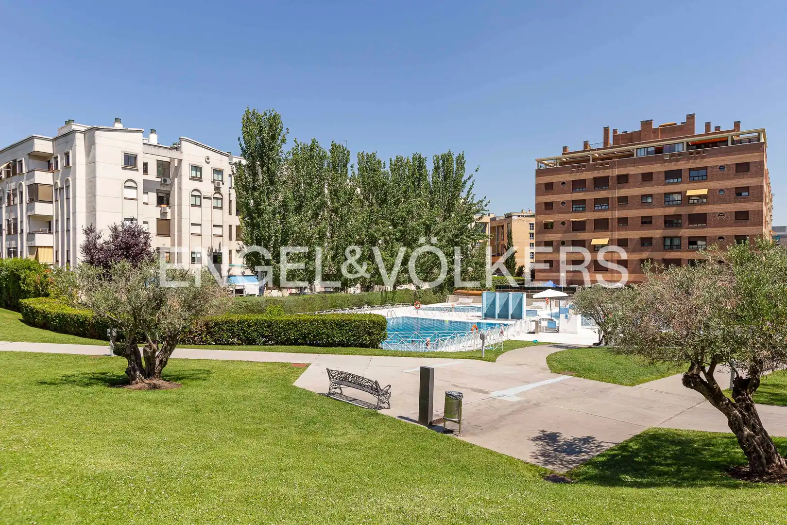 Piscina de Piso en venta en Madrid con Aire acondicionado y Calefacción