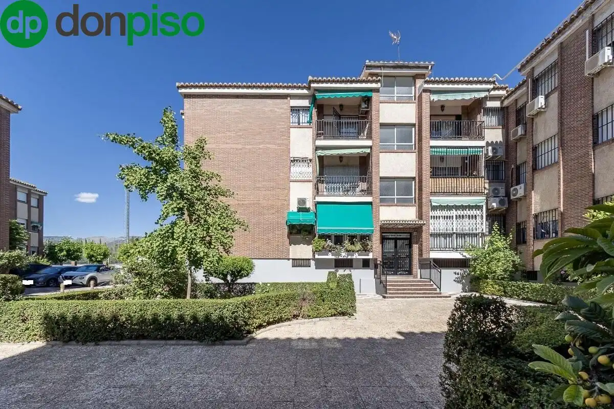 Exterior view of Flat for sale in Granada  with Heating and Balcony