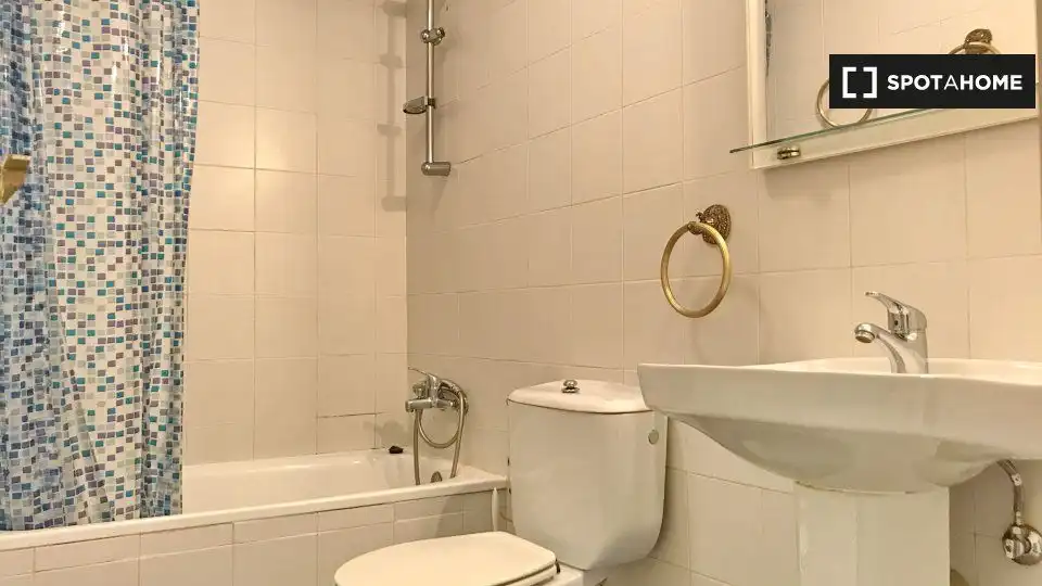 Bathroom of Study for share in Santa Marta de Tormes  with Air Conditioner and Terrace