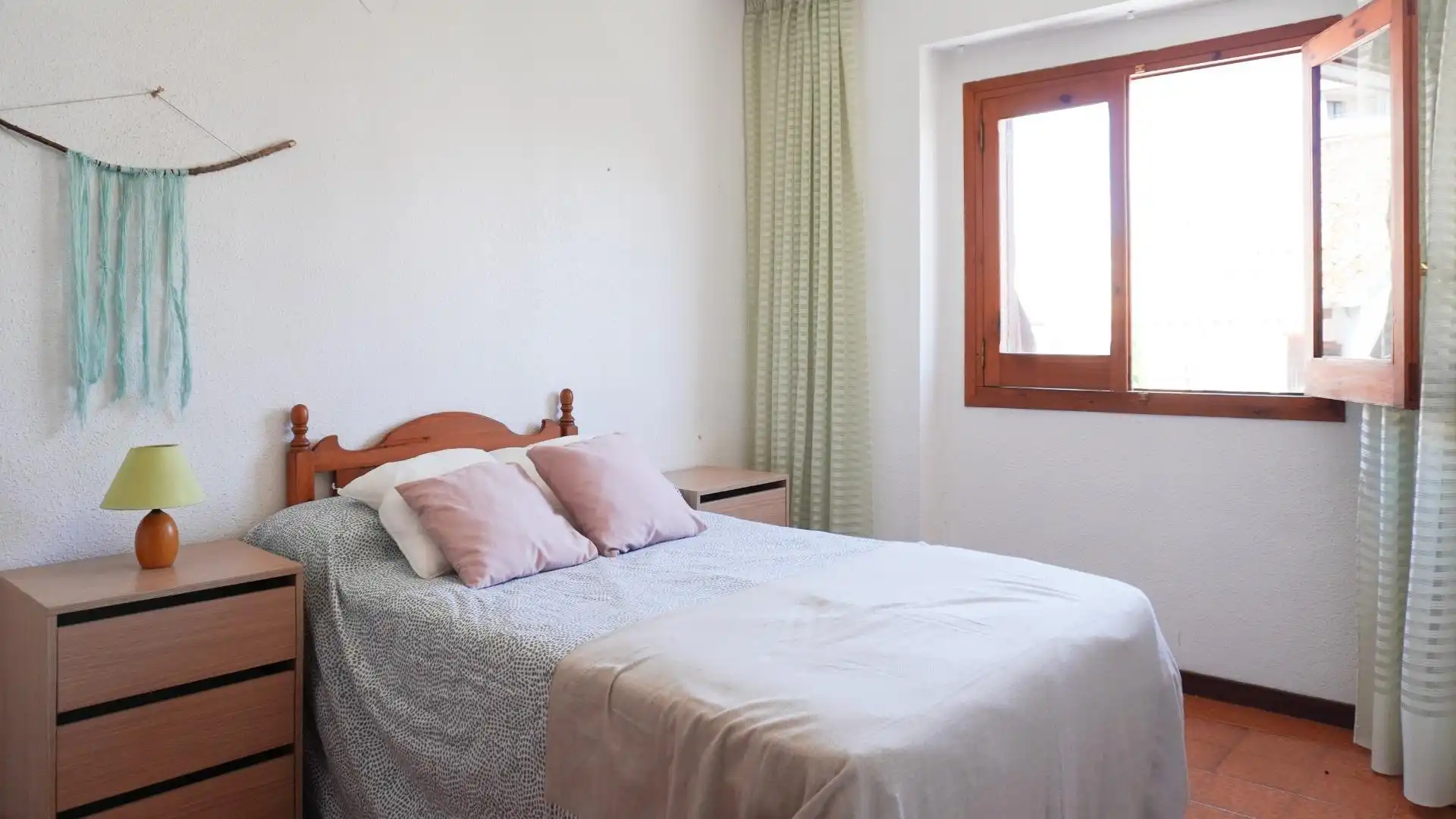 Schlafzimmer von Dachboden zum Verkauf in El Puig de Santa Maria mit Privatgarten, Terrasse und Balkon