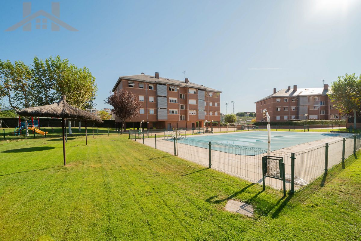 Exterior view of Flat for sale in Majadahonda  with Heating, Storage room and Oven