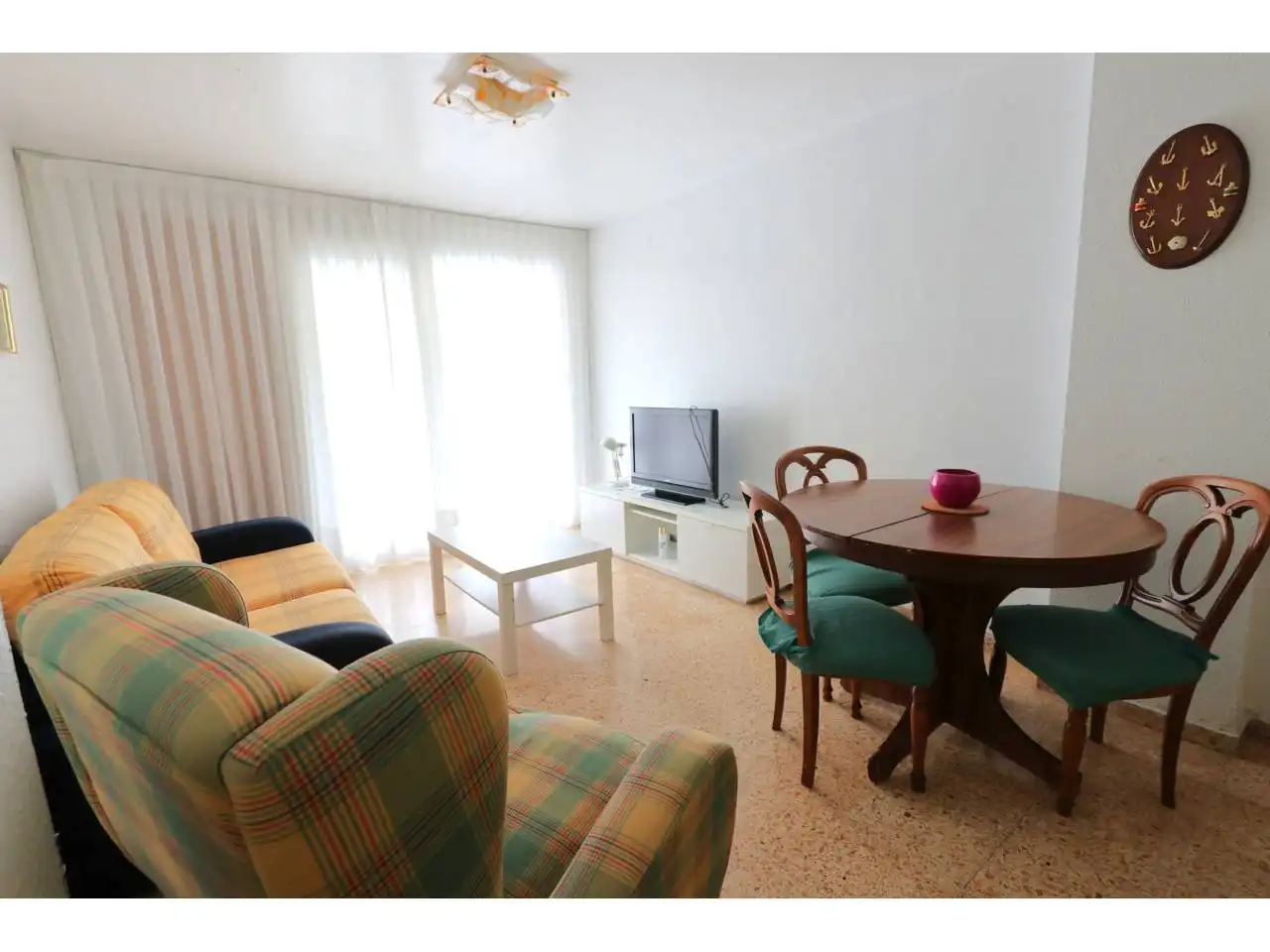Sala de estar de Piso en venta en L'Hospitalet de Llobregat con Amueblado y Balcón