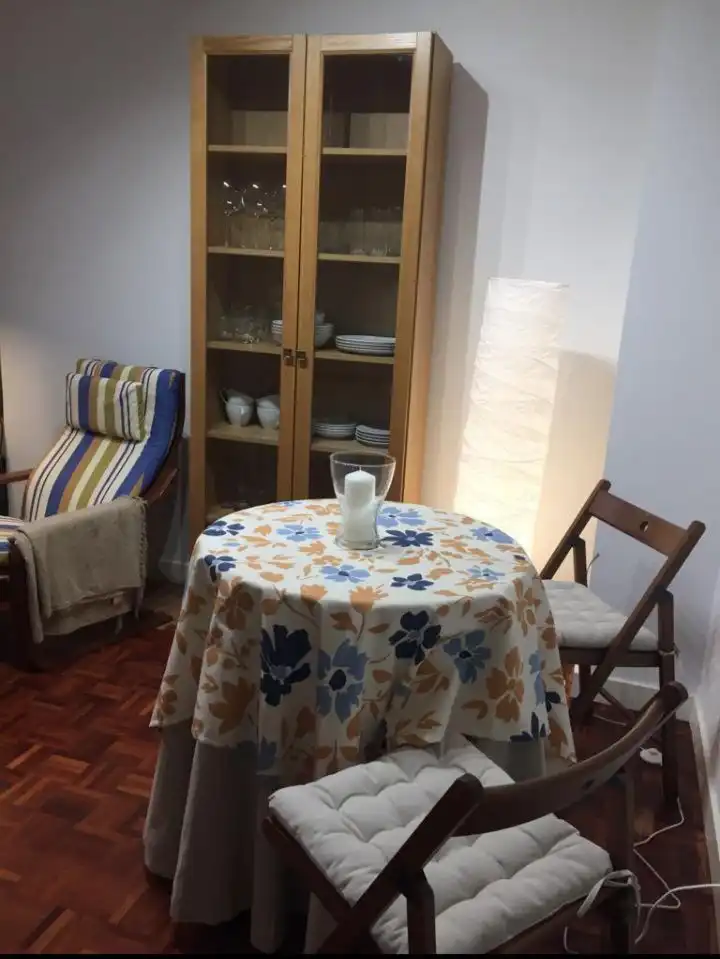 Menjador de Apartament de lloguer en Gijón  amb Calefacció, Parquet i Moblat