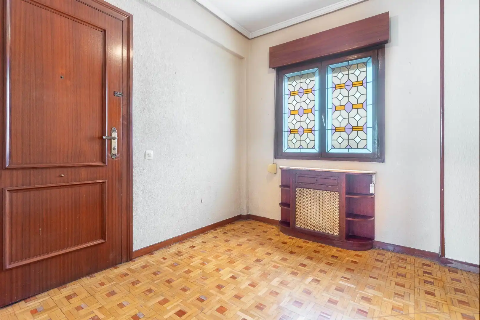 Dormitori de Pis en venda en Oviedo  amb Calefacció, Terrassa i Traster