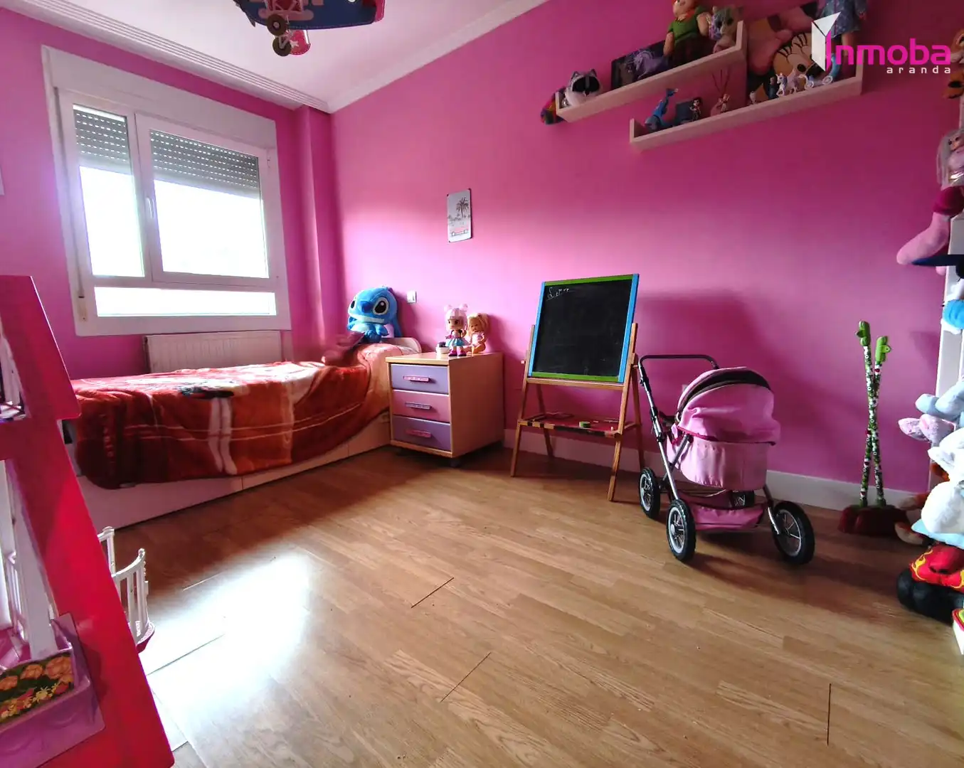 Habitación de Casa adosada en venta en Aranda de Duero con Calefacción y Jardín privado