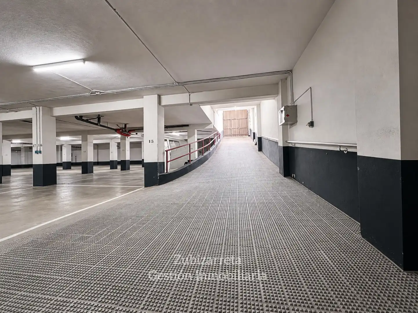 Parkplatz von Garage zum Verkauf in Zaldibar
