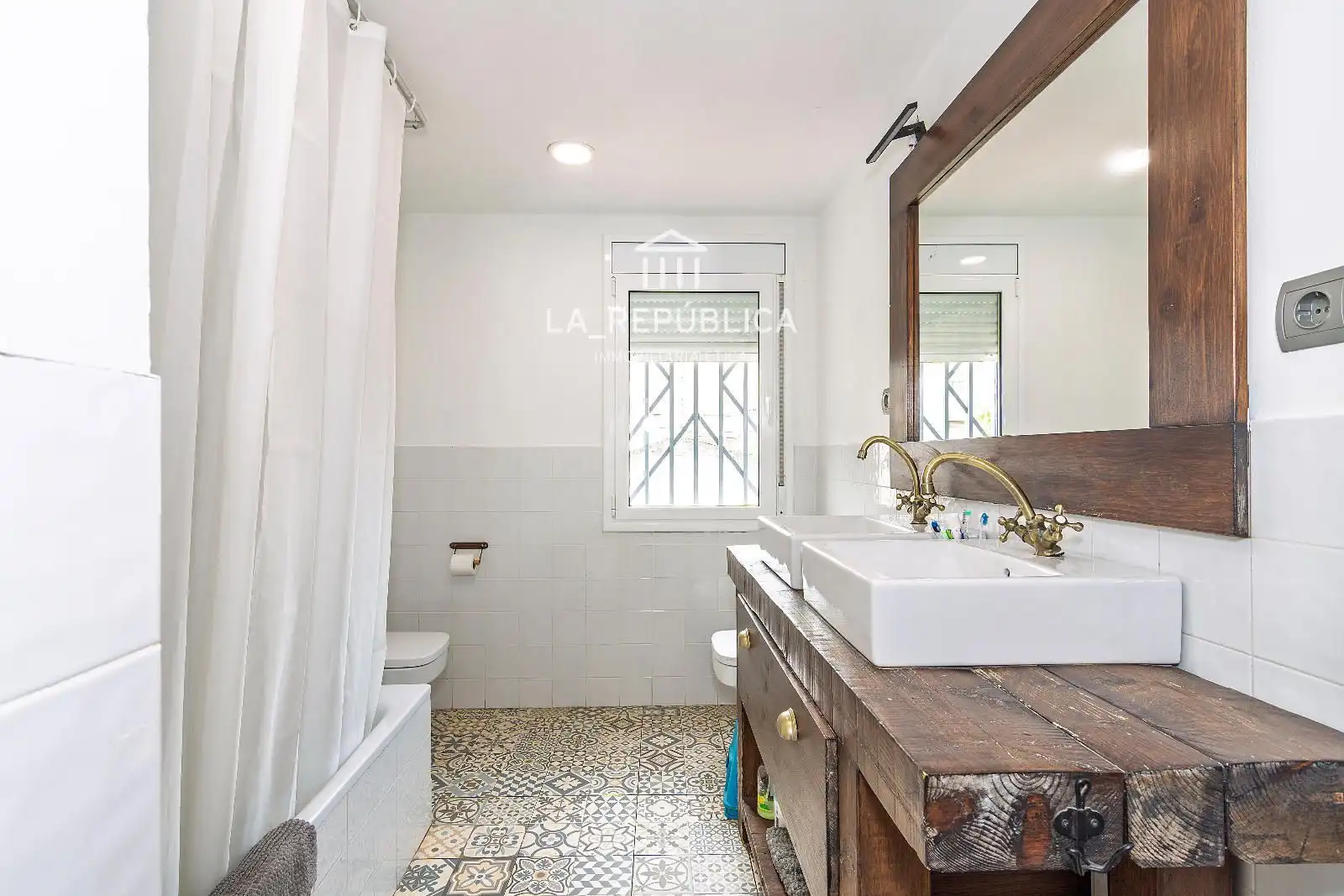 Baño de Piso en venta en Mataró con Aire acondicionado, Parquet y Balcón