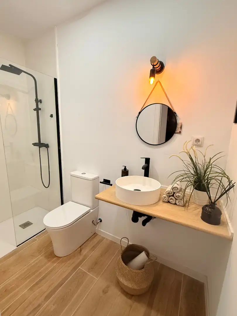Bathroom of Flat for rent in Madrid  with Air Conditioner, Heating and Furnished