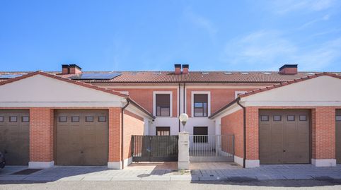 Foto 2 de Casa adosada en venta en Calle Arribes del Duero, 8, Aldeamayor de San Martín, Valladolid