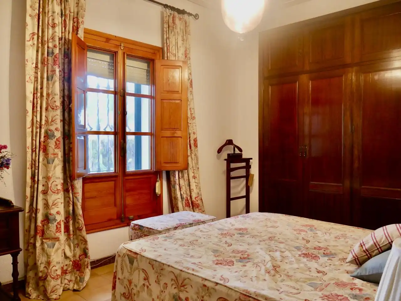 Casa o xalet en venda a Jacinto Benavente, Gines