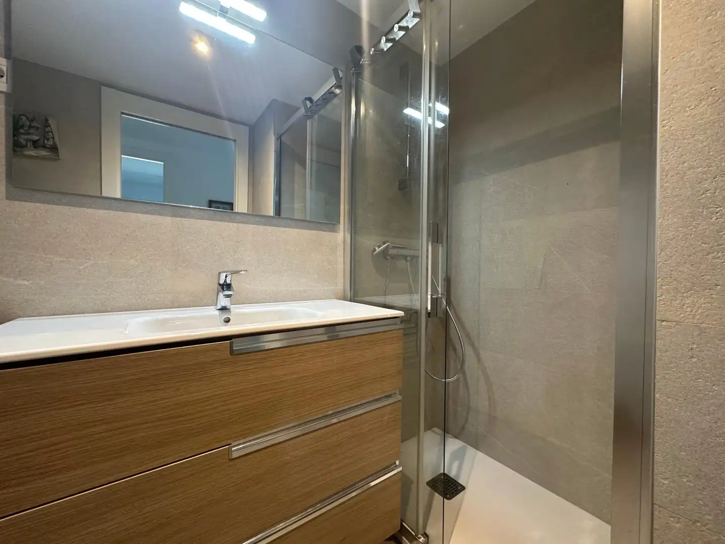 Baño de Piso de alquiler en Badalona con Calefacción, Parquet y Trastero