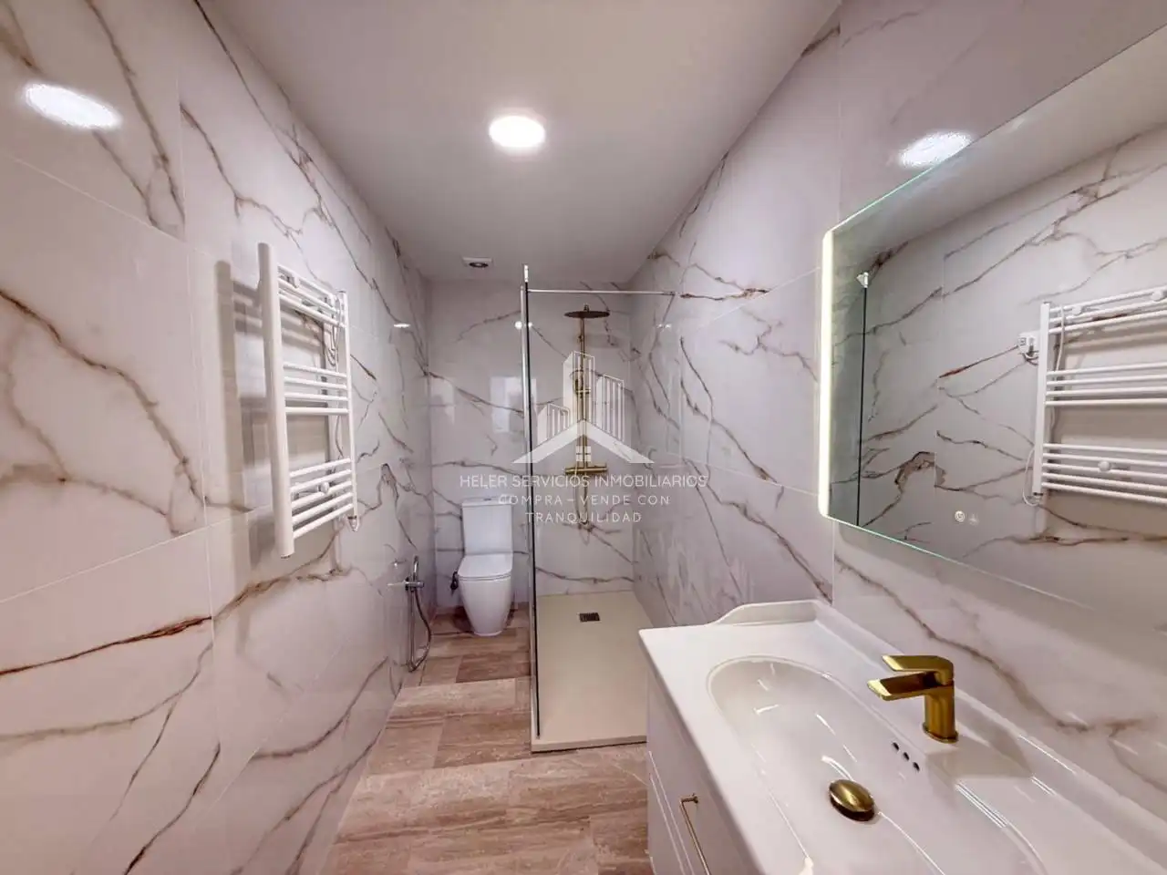Baño de Piso en venta en Castellón de la Plana / Castelló de la Plana con Aire acondicionado, Calefacción y Alarma