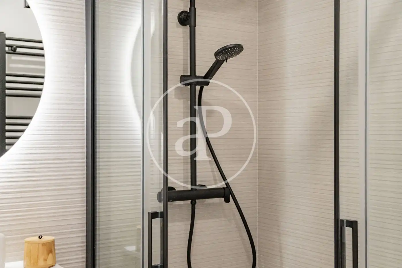 Bathroom of Flat for sale in Madrid  with Air Conditioner, Heating and Terrace