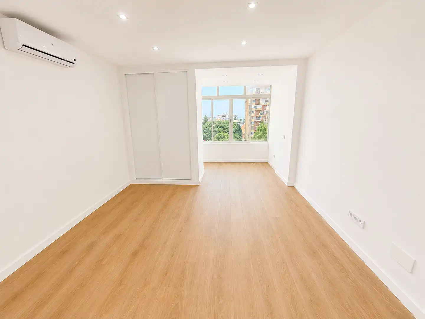 Habitación de Estudio en venta en Benalmádena con Aire acondicionado y Terraza